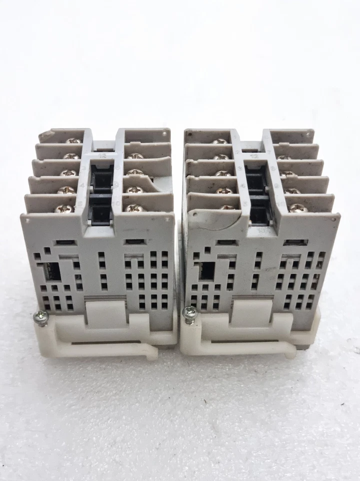 LOT OF 2PCS Omron E5CWL-Q1TC Temperature Controller 100 to 240 Vac E5CWLQ1TC
